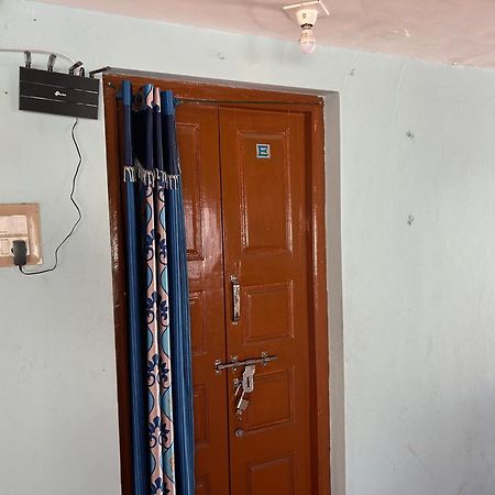 Anbu Ramana Guest House Tiruvannāmalai Extérieur photo