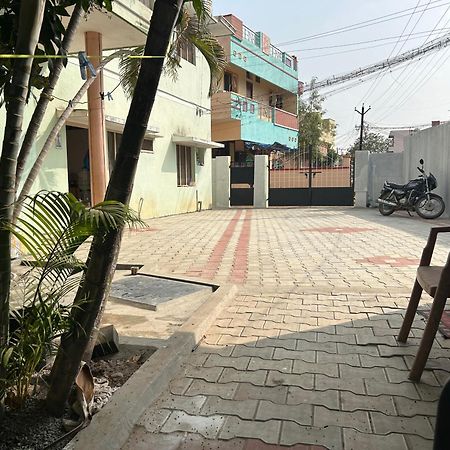 Anbu Ramana Guest House Tiruvannāmalai Extérieur photo